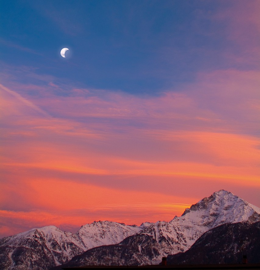 Monte Emilius al tramonto da Aosta.jpg